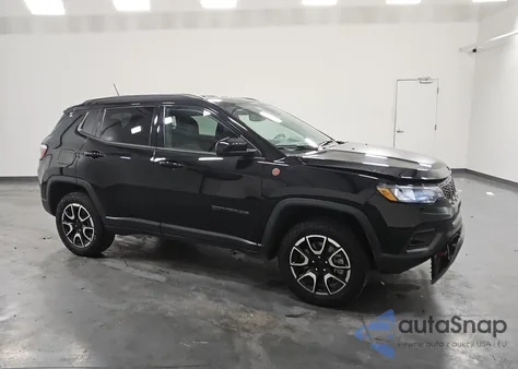 2024 Jeep Compass Trailhawk z USA, uszkodzony, nr VIN 3C4NJDDN8RT137283